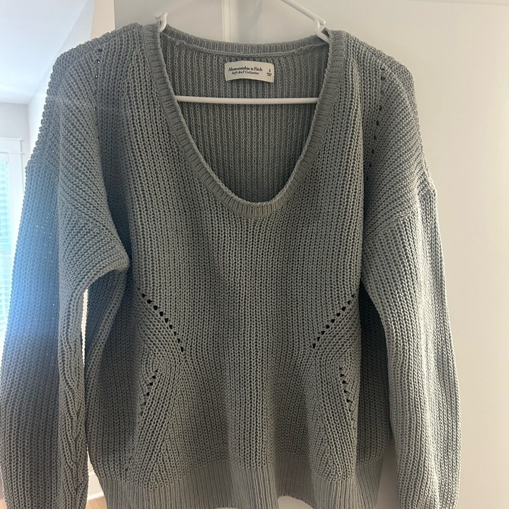Abercrombie & fitch Sweater.